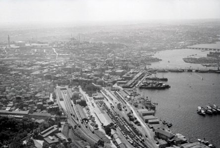 ETH-BIB-Europäische Seite Istanbuls mit der Süleyman Moschee-Weitere-LBS MH02-27-0028