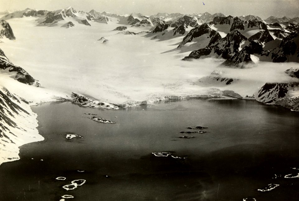 ETH-BIB-Fair Haven mit Fowlgletscher-Mt. Versteraalen von Norden aus 1500 m Höhe-Spitzbergenflug 1923-LBS MH02-01-0031