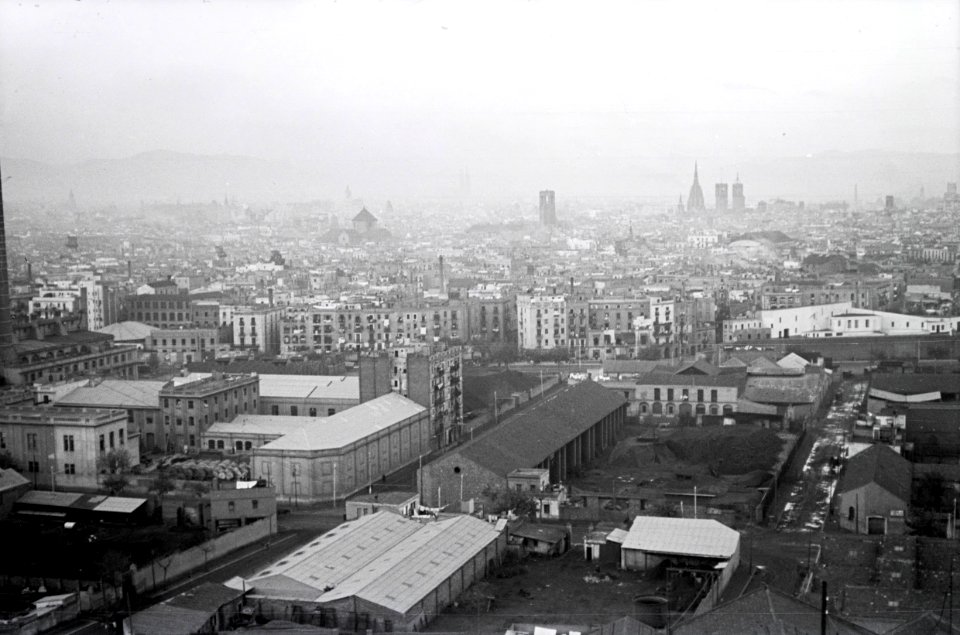 ETH-BIB-Fabrikquartier und Altstadt von Barcelona-Nordafrikaflug 1932-LBS MH02-13-0618