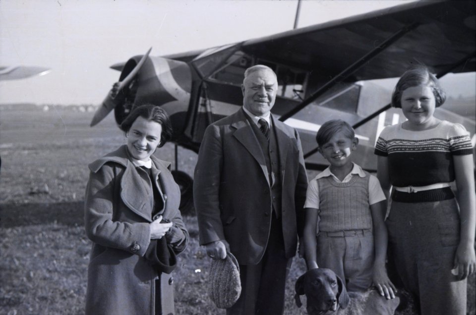 ETH-BIB-Familie vor Lockheed Orion-Inlandflüge-LBS MH05-79-17