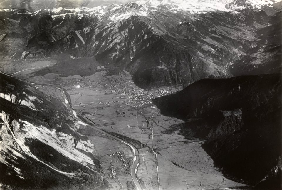 ETH-BIB-Felsberg, Chur v. N. aus 2500 m-Inlandflüge-LBS MH01-004946