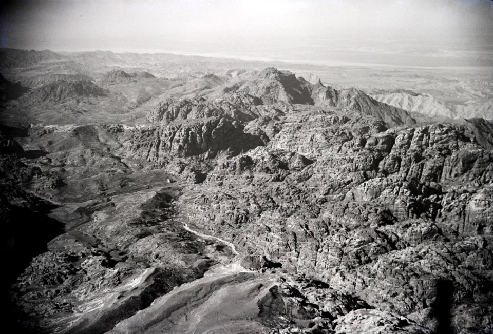 ETH-BIB-Felsengebirge von Petra, aus 2000 m Höhe-Abessinienflug 1934-LBS MH02-22-0042