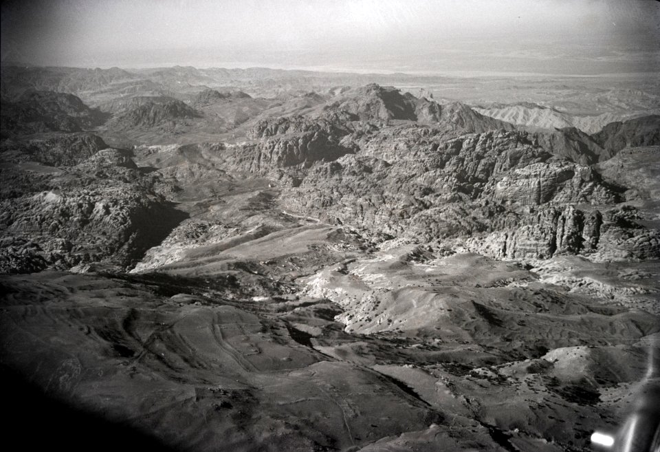 ETH-BIB-Felsengebirge von Petra, aus 2000 m Höhe-Abessinienflug 1934-LBS MH02-22-0047
