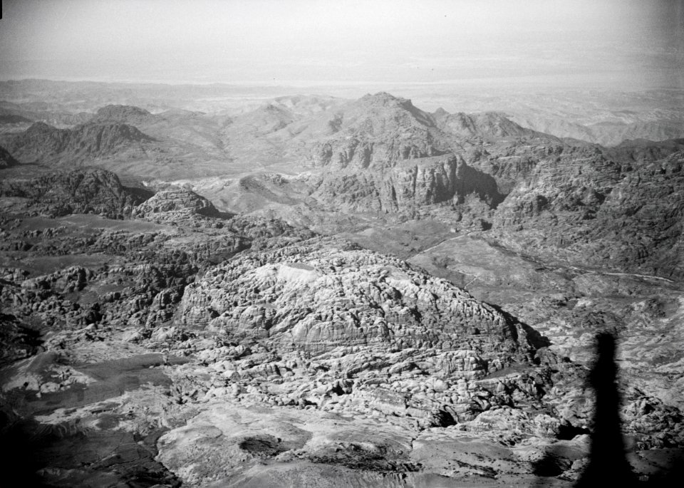 ETH-BIB-Felsengebirge von Petra, aus 2000 m Höhe-Abessinienflug 1934-LBS MH02-22-0043