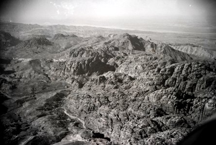 ETH-BIB-Felsengebirge von Petra, aus 2000 m Höhe-Abessinienflug 1934-LBS MH02-22-0048