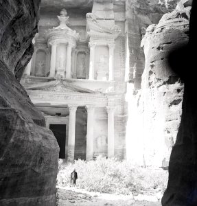 ETH-BIB-Felsgrab Khazne al-Firaun, Petra-Abessinienflug 1934-LBS MH02-22-0068