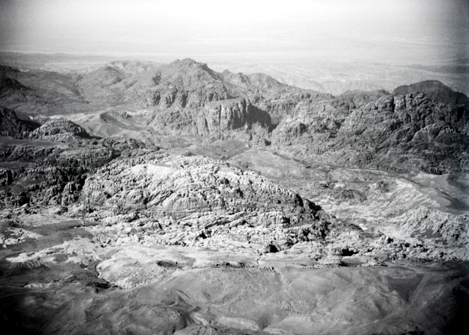 ETH-BIB-Felsengebirge von Petra, aus 2000 m Höhe-Abessinienflug 1934-LBS MH02-22-0046
