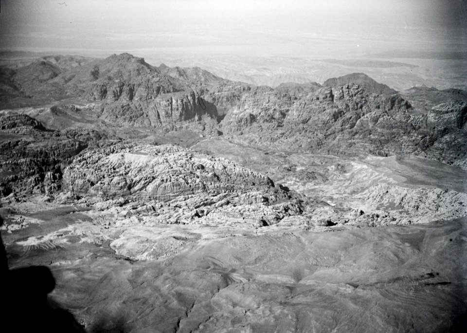 ETH-BIB-Felsengebirge von Petra, aus 2000 m Höhe-Abessinienflug 1934-LBS MH02-22-0050
