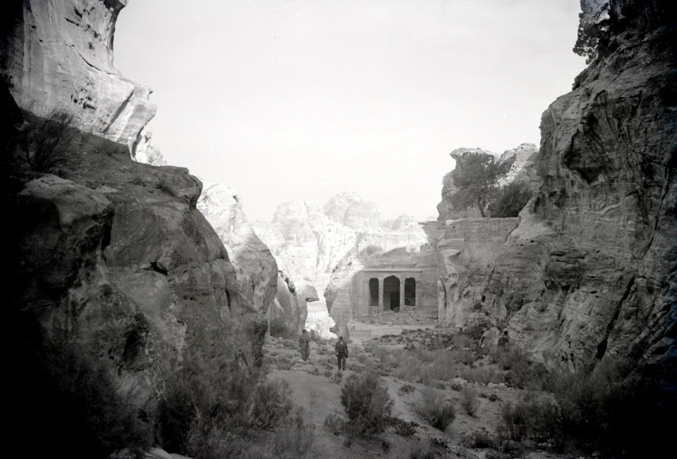 ETH-BIB-Felsengrab, Petra-Abessinienflug 1934-LBS MH02-22-0121