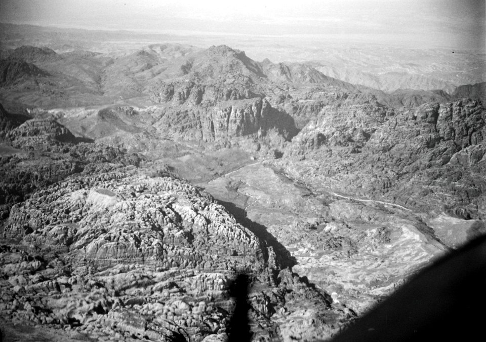 ETH-BIB-Felsengebirge von Petra, aus 2000 m Höhe-Abessinienflug 1934-LBS MH02-22-0044