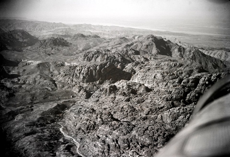 ETH-BIB-Felsengebirge von Petra, aus 2000 m Höhe-Abessinienflug 1934-LBS MH02-22-0049