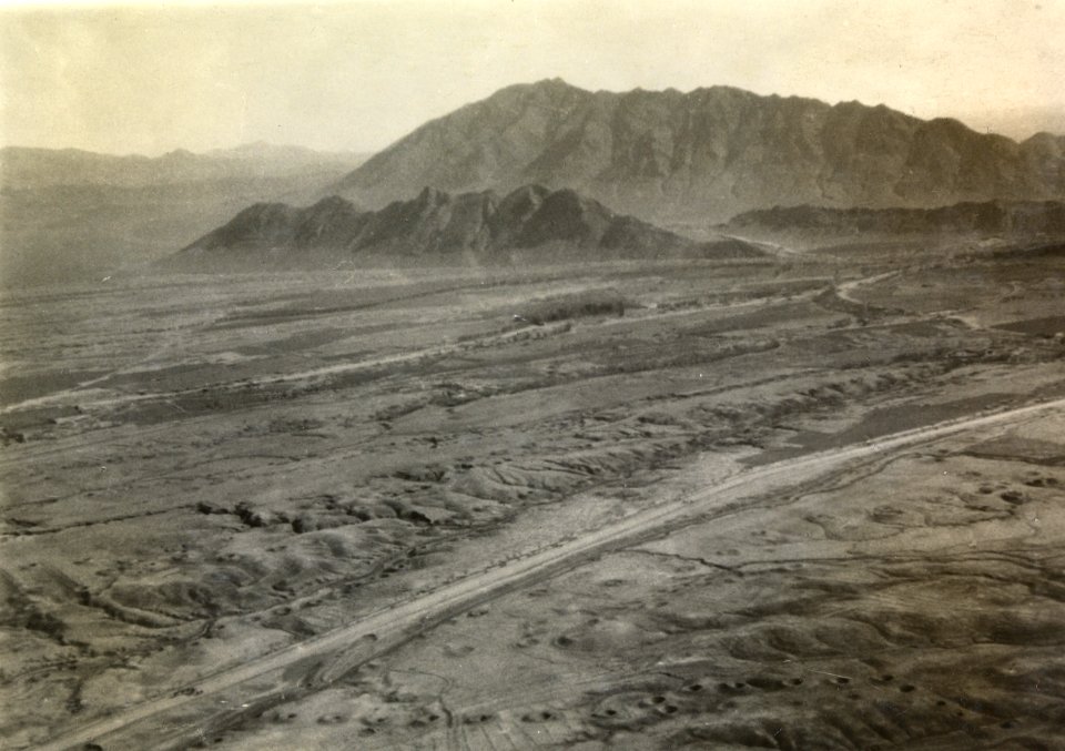 ETH-BIB-Feuerberge vor Teheran aus 500 m Höhe-Persienflug 1924-1925-LBS MH02-02-0077-AL-FL