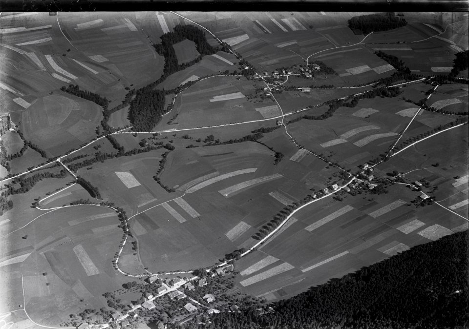 ETH-BIB-Fenin, Engollon, Vilars v. S. aus 1500 m-Inlandflüge-LBS MH01-005298