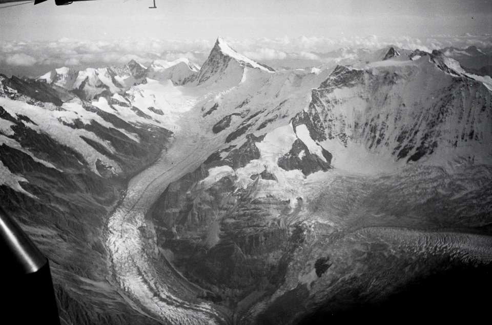ETH-BIB-Fiescherhörner, Finsteraarhorn, Unterer Grindelwaldgletscher-Inlandflüge-LBS MH05-06A-14
