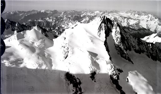 ETH-BIB-Finsteraarhorn, Agassizhorn, Dammastock, Titlis v. S. aus 4100 m-Inlandflüge-LBS MH01-005704