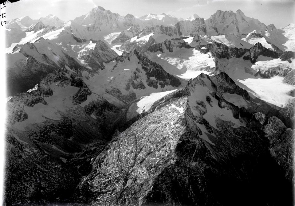 ETH-BIB-Finsteraarhorn, Bächligletscher, Grubengletscher, Schreckhorn v. O. aus 3800 m-Inlandflüge-LBS MH01-002419