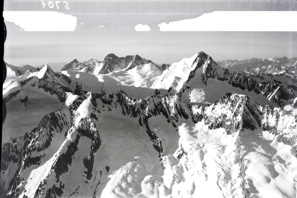 ETH-BIB-Fiescherhörner, Grünhorn, Finsteraarhorn, Schreckhorn-Inlandflüge-LBS MH01-005701