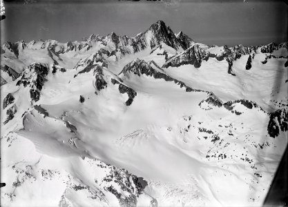 ETH-BIB-Finsteraarhorn, Münstergletscher v. S. O. aus 3800 m-Inlandflüge-LBS MH01-000374