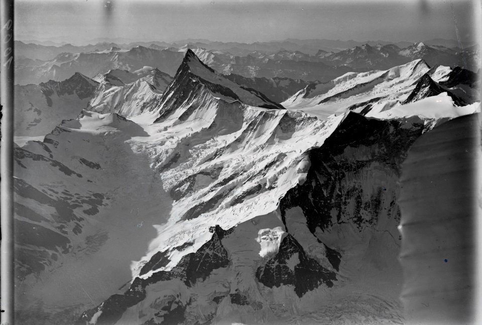 ETH-BIB-Finsteraarhorn, Grindelwaldner Fiescherhörner v. N. aus 4500 m-Inlandflüge-LBS MH01-001009