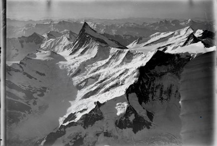 ETH-BIB-Finsteraarhorn, Grindelwaldner Fiescherhörner v. N. aus 4500 m-Inlandflüge-LBS MH01-001009