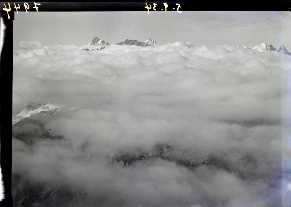 ETH-BIB-Finsteraarhorn im Wolkenmeer-Inlandflüge-LBS MH01-007944