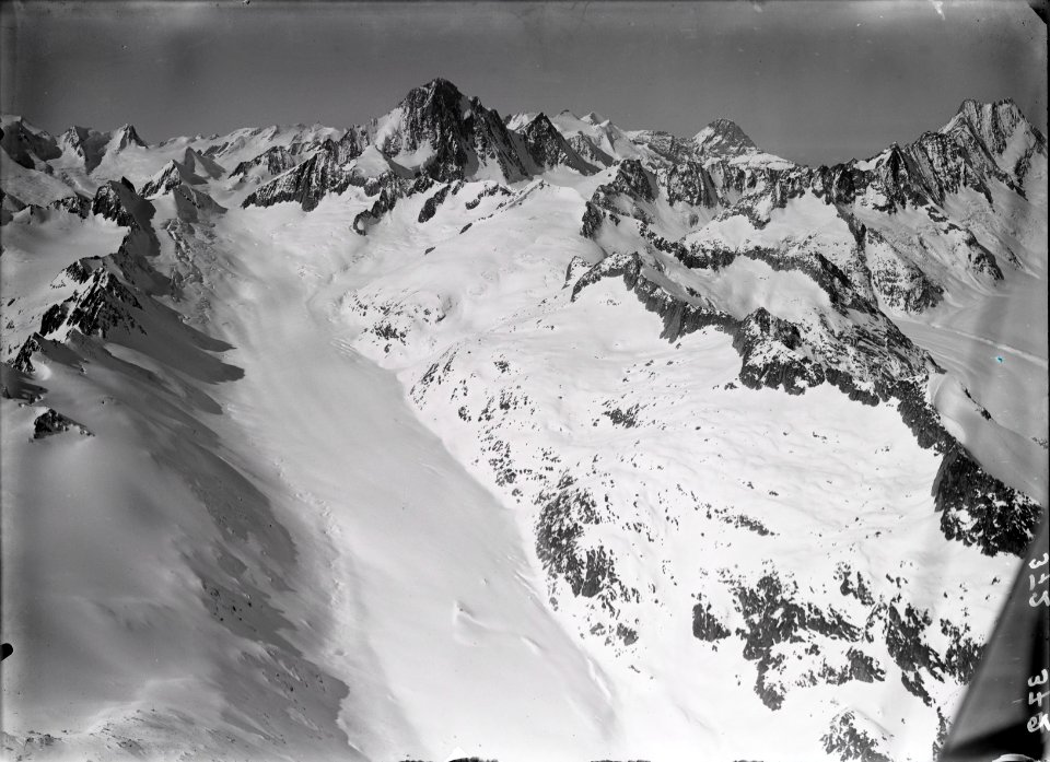 ETH-BIB-Finsteraarhorn, Oberaargletscher v. O. aus 3800 m-Inlandflüge-LBS MH01-000372
