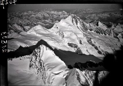 ETH-BIB-Finsteraarhorn-Inlandflüge-LBS MH01-007627 photo