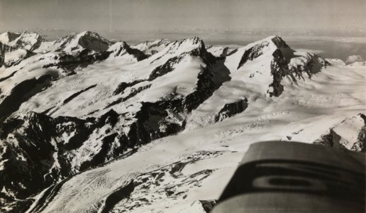 ETH-BIB-Findelgletscher, Rimpflischhorn, Strahlhorn, Allalinhorn, Weissmies v. S. W. aus 4300 m-Inlandflüge-LBS MH01-005672