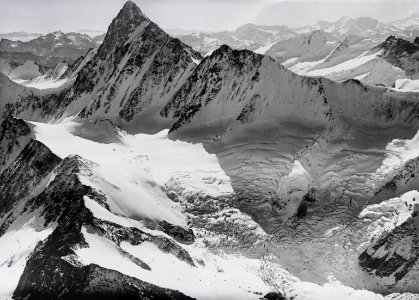 ETH-BIB-Finsteraarhorn, Agassizhorn, Monte Leone v. N. aus 4000 m-Inlandflüge-LBS MH01-005513