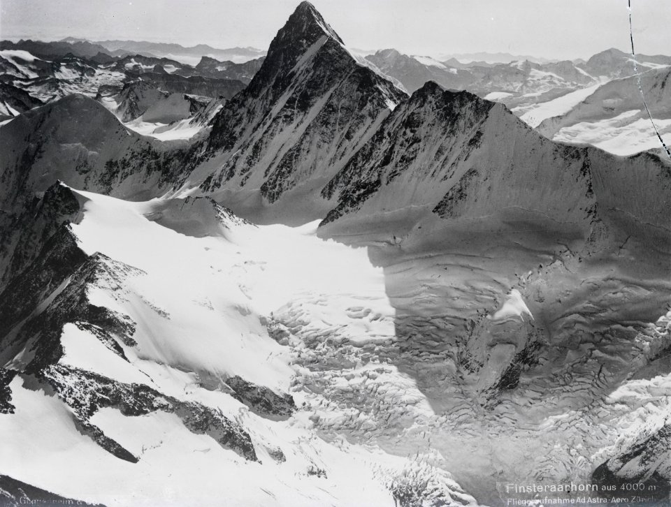 ETH-BIB-Finsteraarhorn, Agassizhorn, Eismeer, Monte Leone v. N. aus 4000 m-Inlandflüge-LBS MH01-005500
