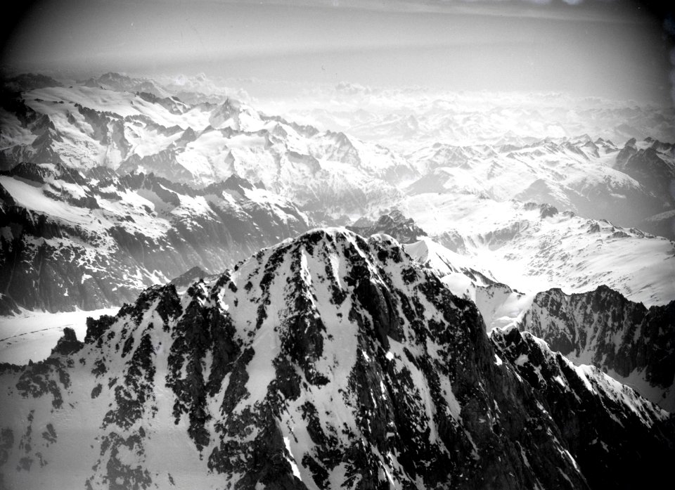 ETH-BIB-Finsteraarhorn, Grimsel, Tödi v. W. aus 4500 m-Inlandflüge-LBS MH01-006476