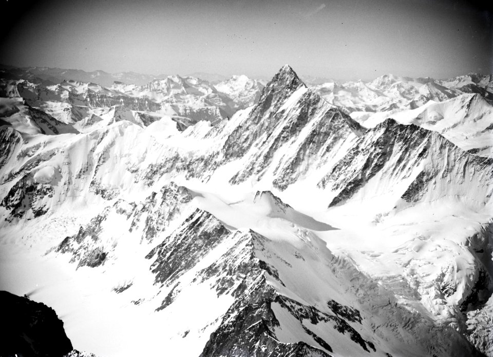 ETH-BIB-Finsteraarhorn, Walliseralpen v. N. O. aus 4000 m-Inlandflüge-LBS MH01-006446