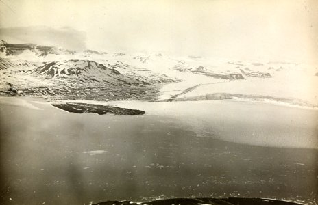 ETH-BIB-Fjord und Berge in Spitzbergen-Spitzbergenflug 1923-LBS MH02-01-0072