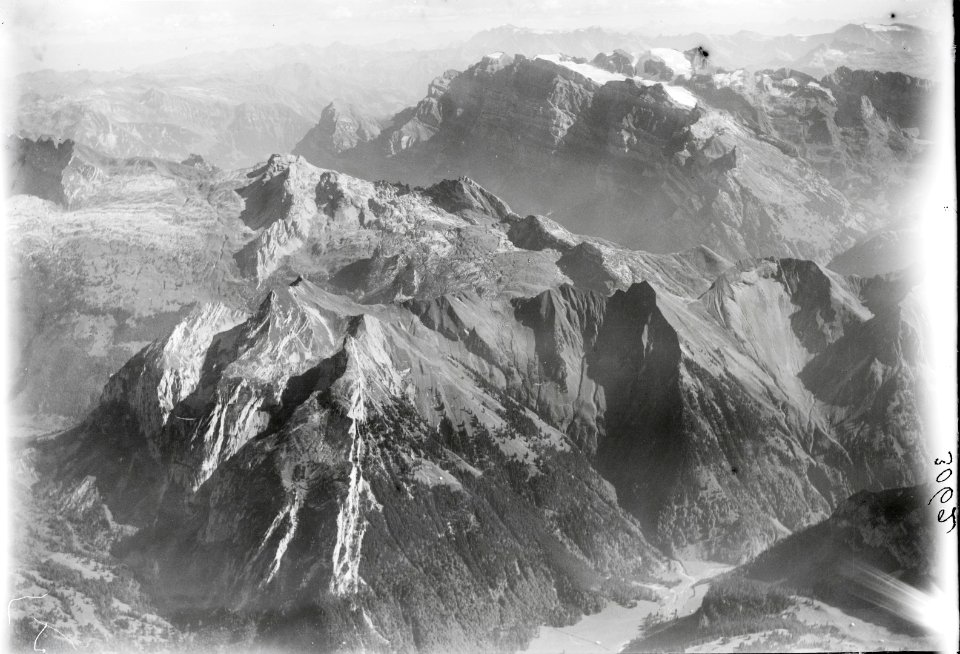 ETH-BIB-Fluebrig, Ochsenboden, Glärnisch v. N. W. aus 3000 m-Inlandflüge-LBS MH01-003062