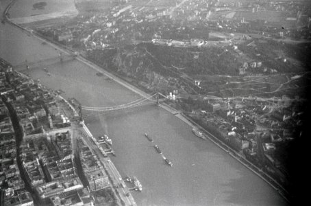 ETH-BIB-Flug über Zugspitze, Wien, Oetztal nach Budapest mit der Lockheed Orion (CH-168)-Weitere-LBS MH02-12-0020