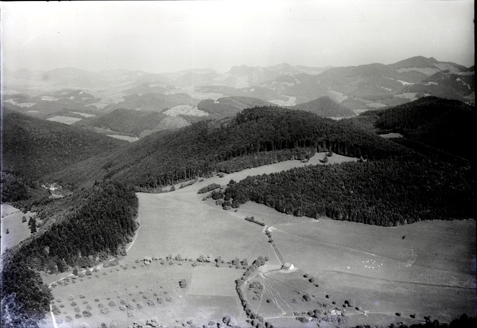 ETH-BIB-Flug übers Baselbiet, im Hintergrund Belchenflue und Ruchen-Inlandflüge-LBS MH01-004665B