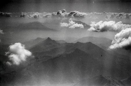 ETH-BIB-Flug über Zugspitze, Wien, Oetztal nach Budapest mit der Lockheed Orion (CH-168)-Weitere-LBS MH02-12-0025