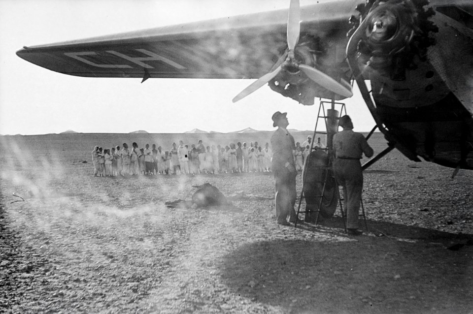 ETH-BIB-Flugzeug in Wüste-Nordafrikaflug 1932-LBS MH02-13-0220
