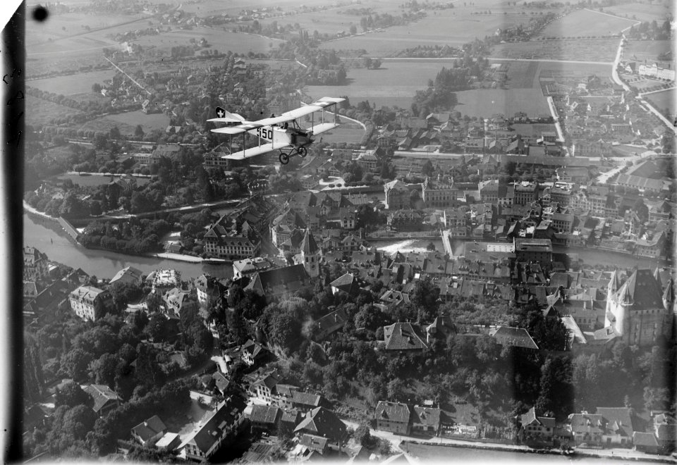ETH-BIB-Flugzeug über Thun v. N. O. aus 300 m-Inlandflüge-LBS MH01-001183