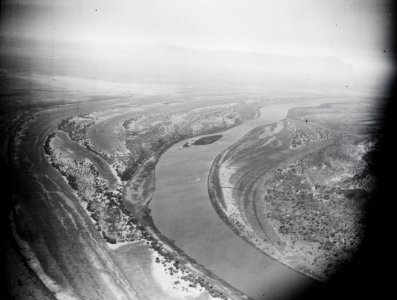 ETH-BIB-Fluss in Ebene-Kilimanjaroflug 1929-30-LBS MH02-07-0586
