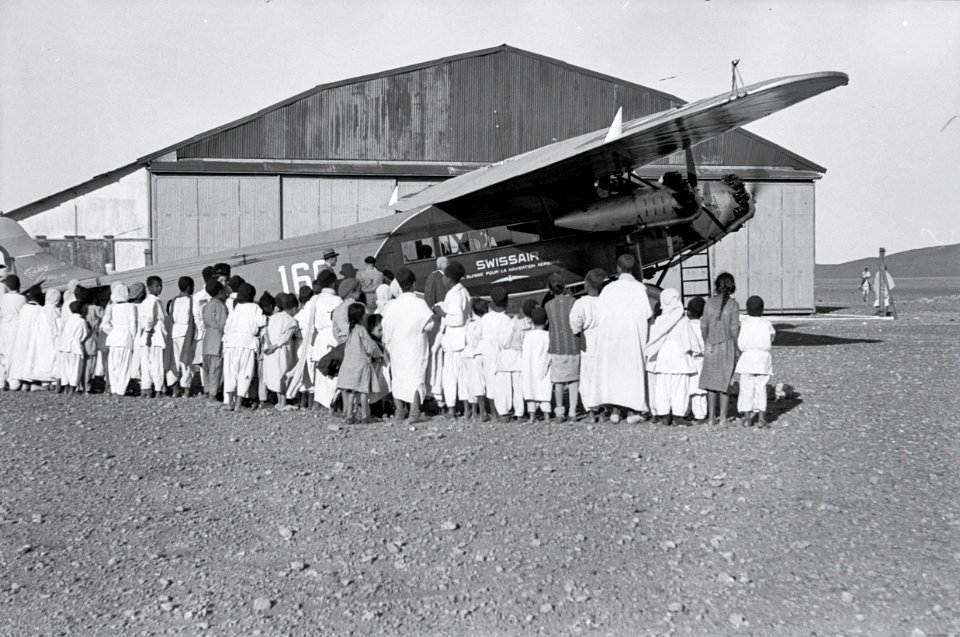 ETH-BIB-Flugzeug vor Hangar-Nordafrikaflug 1932-LBS MH02-13-0222