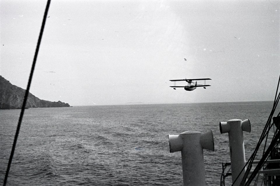 ETH-BIB-Flugzeug von Passagierschiff aus fotografiert-Abessinienflug 1934-LBS MH02-40-0038