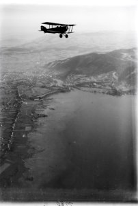 ETH-BIB-Flugzeug über Thunersee mit Thun v. S. O. aus 2500 m-Inlandflüge-LBS MH01-001180