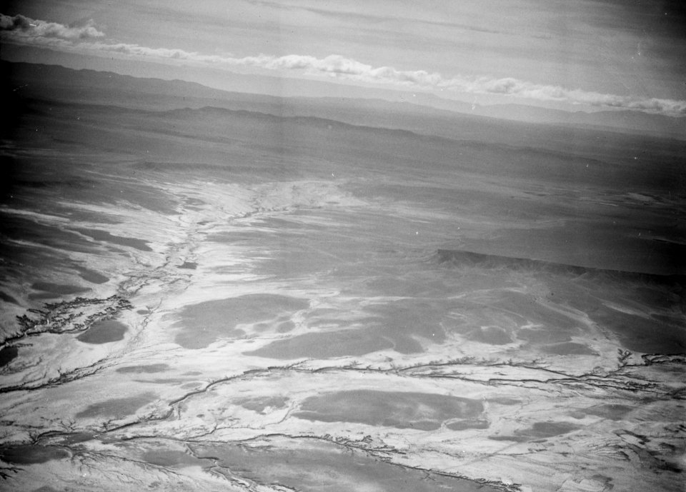 ETH-BIB-Fluss in einer Ebene-Tschadseeflug 1930-31-LBS MH02-08-0386