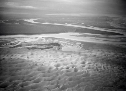 ETH-BIB-Fluss am Rand der Sahara-Tschadseeflug 1930-31-LBS MH02-08-1011