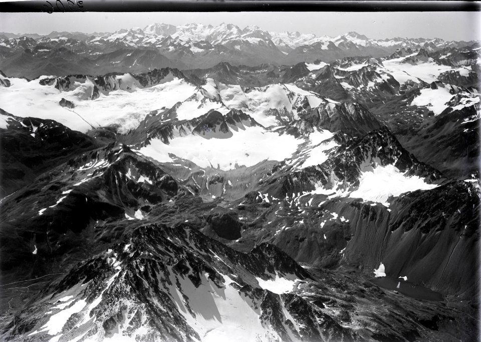ETH-BIB-Flüelapass, Flüela-Wisshorn, Schwarzhorn, Piz Vadret, Bernina-Inlandflüge-LBS MH01-003906