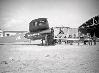ETH-BIB-Fokker vor Hangar am Kap Juby-Tschadseeflug 1930-31-LBS MH02-08-1070