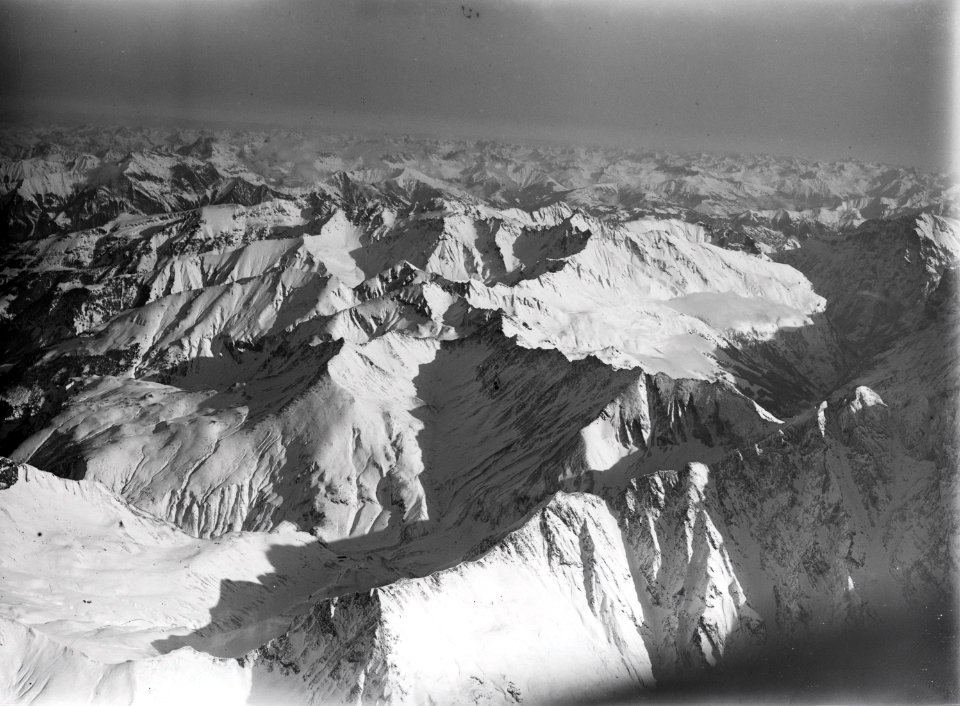 ETH-BIB-Foopass, Calfeisental, Graue Hörner v. W. aus 3500 m-Inlandflüge-LBS MH01-001372