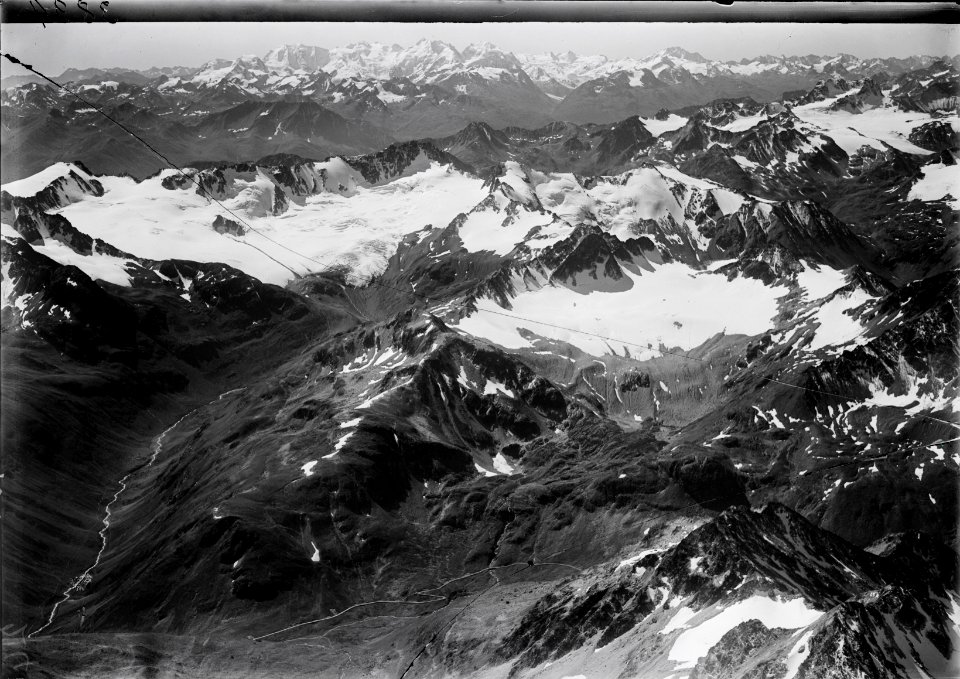 ETH-BIB-Flüelastrasse, Piz Radönt, Piz Vadret, Bernina, Piz Kesch v. N. aus 3500-Inlandflüge-LBS MH01-003894
