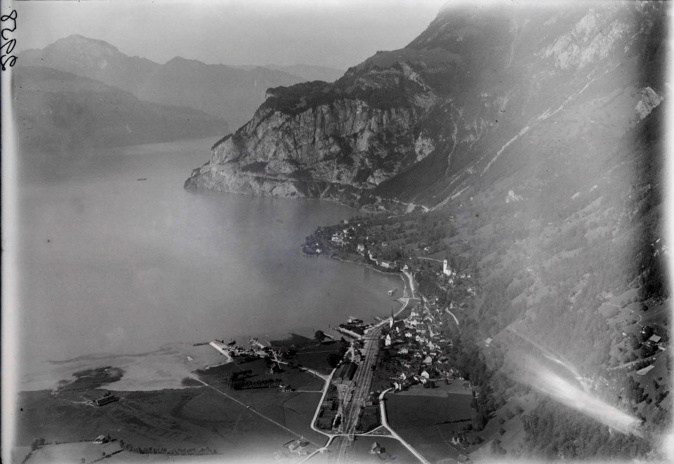 ETH-BIB-Flüelen, Übersicht, Axenstrasse aus 300 m-Inlandflüge-LBS MH01-002958